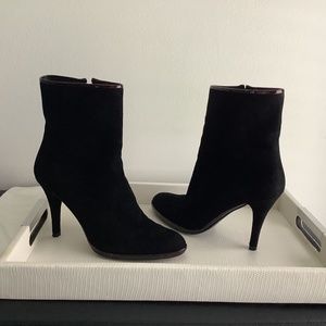 STUART WEITZMAN  SUEDE ANCLE BLACK HEELED BOOTIES